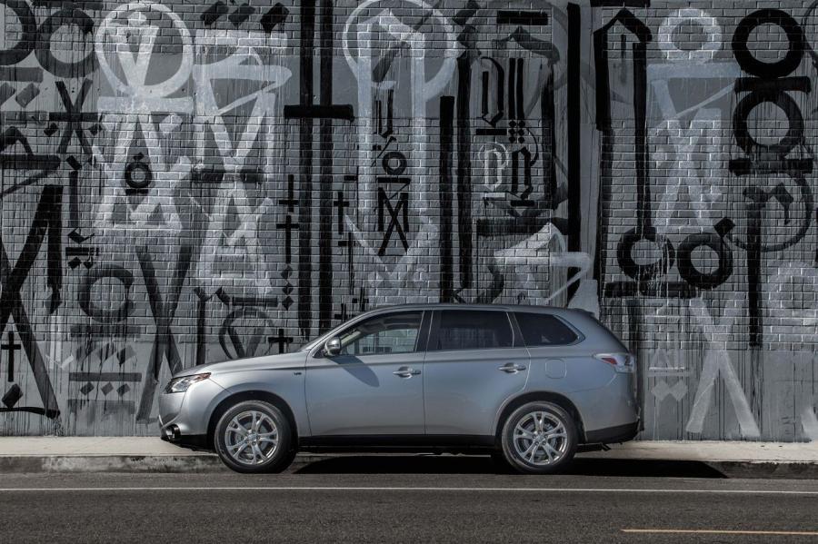  Mitsubishi Outlander 2014 года  (фото 107 из 136)